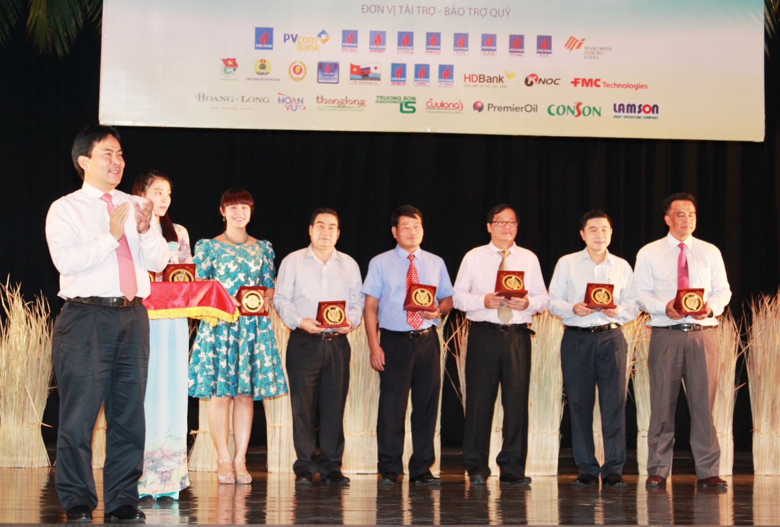 PV GAS tài trợ 2 tỷ đồng cho Quỹ học bổng Thắp sáng Niềm tin 2015 PV GAS tài trợ 2 tỷ đồng cho Quỹ học bổng Thắp sáng Niềm tin 2015