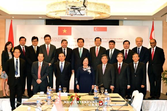 Trong khuôn khổ chuyến đi thăm chính thức của Thủ tướng Chính phủ đến Malaysia và Singapore: PetroVietNam đẩy mạnh hợp tác năng lượng với các nước láng giềng Trong khuôn khổ chuyến đi thăm chính thức của Thủ tướng Chính phủ đến Malaysia và Singapore: PetroVietNam đẩy mạnh hợp tác năng lượng với các nước láng giềng