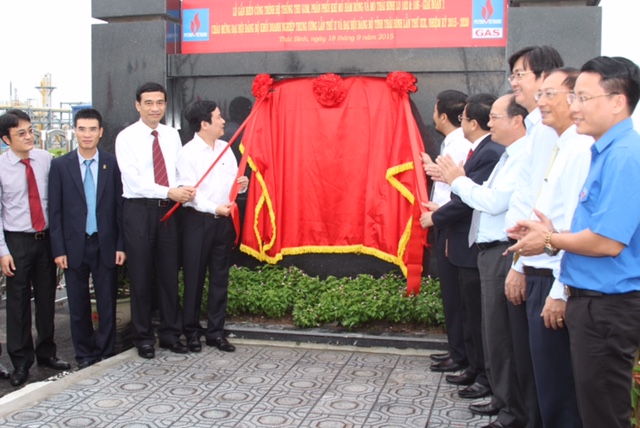 Lễ gắn biển công trình dự án hệ thống thu gom và phân phối khí mỏ Hàm Rồng và mỏ Thái Bình, lô 102&106, giai đoạn 1 Lễ gắn biển công trình dự án hệ thống thu gom và phân phối khí mỏ Hàm Rồng và mỏ Thái Bình, lô 102&106, giai đoạn 1