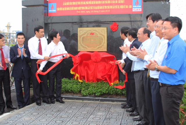 Lễ gắn biển công trình dự án hệ thống thu gom và phân phối khí mỏ Hàm Rồng và mỏ Thái Bình, lô 102&106, giai đoạn 1 Lễ gắn biển công trình dự án hệ thống thu gom và phân phối khí mỏ Hàm Rồng và mỏ Thái Bình, lô 102&106, giai đoạn 1