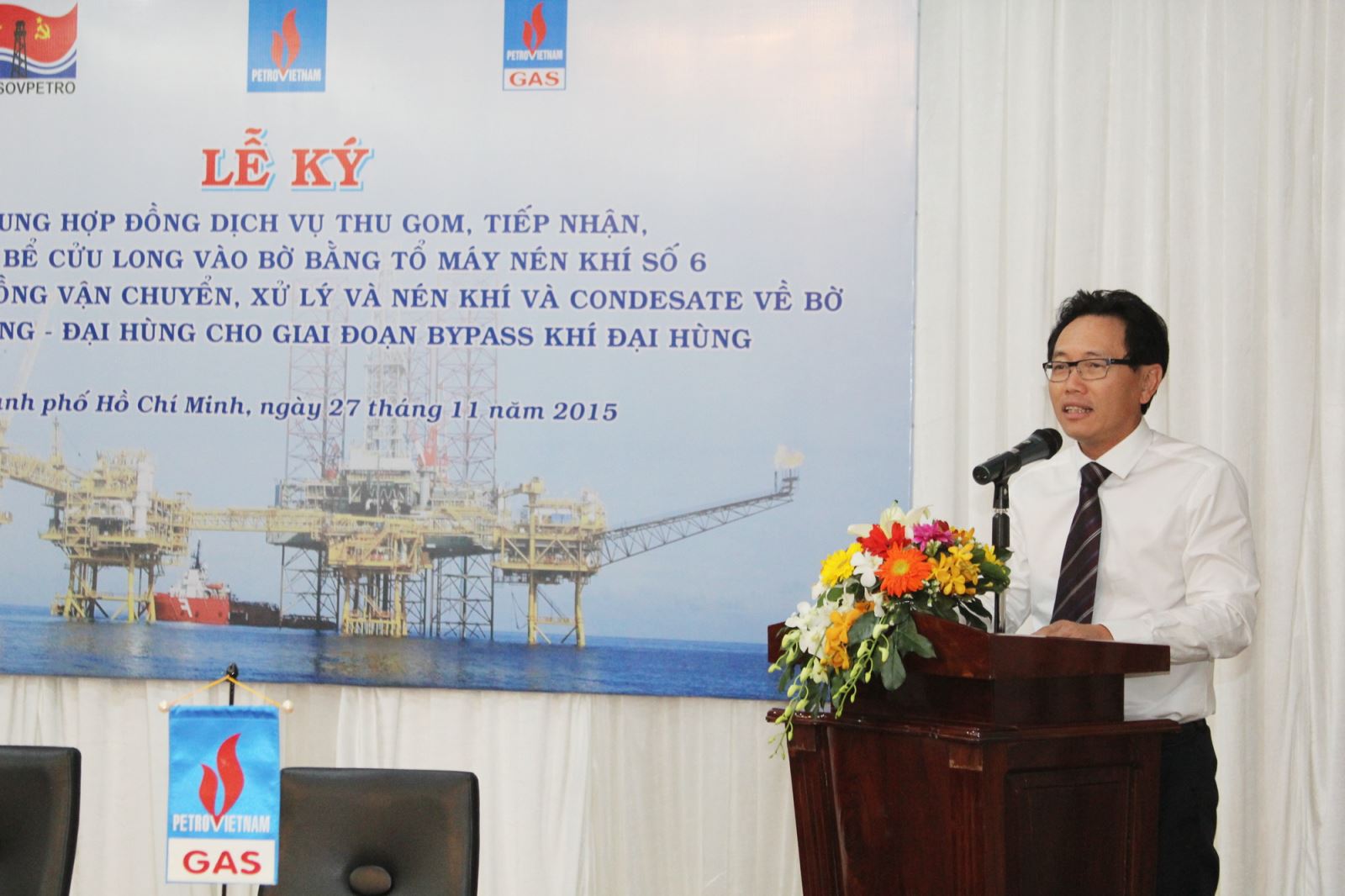 Ký kết “Bổ sung số 01 của Hợp đồng Cung cấp dịch vụ thu gom, tiếp nhận, nén khí bể Cửu Long vào bờ” và “Bổ sung số 01 Hợp đồng Vận chuyển, xử lý và nén khí và condensate về bờ mỏ Thiên Ưng – Đại Hùng”