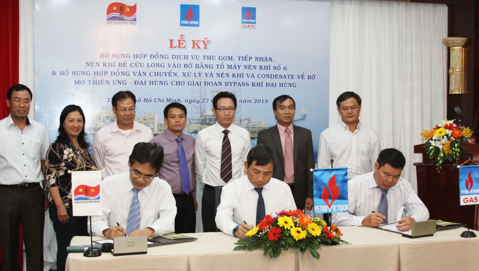 Ký kết “Bổ sung số 01 của Hợp đồng Cung cấp dịch vụ thu gom, tiếp nhận, nén khí bể Cửu Long vào bờ” và “Bổ sung số 01 Hợp đồng Vận chuyển, xử lý và nén khí và condensate về bờ mỏ Thiên Ưng – Đại Hùng”