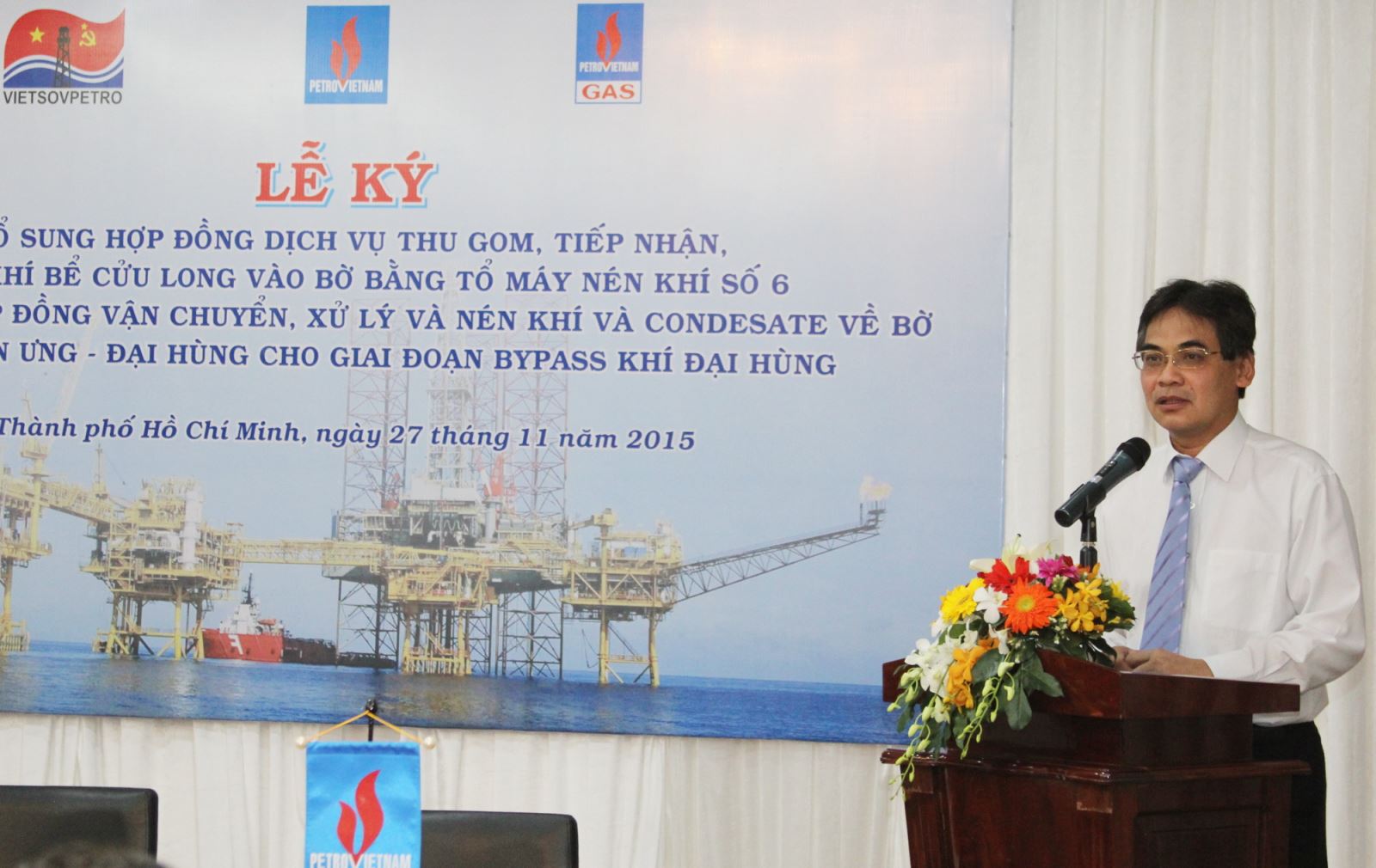 Ký kết “Bổ sung số 01 của Hợp đồng Cung cấp dịch vụ thu gom, tiếp nhận, nén khí bể Cửu Long vào bờ” và “Bổ sung số 01 Hợp đồng Vận chuyển, xử lý và nén khí và condensate về bờ mỏ Thiên Ưng – Đại Hùng”