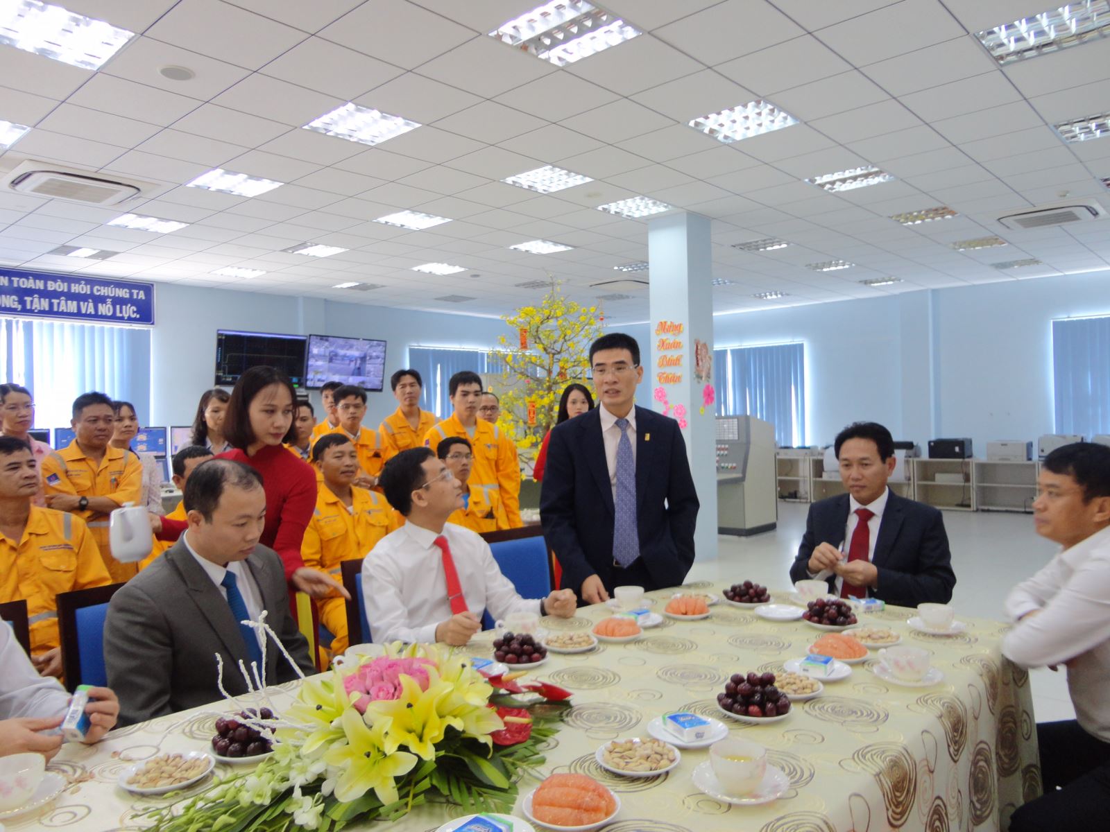 Đoàn lãnh đạo PVN và PV Gas đến thăm, làm việc và chúc Tết CNCNV tại các công trình khí Đoàn lãnh đạo PVN và PV Gas đến thăm, làm việc và chúc Tết CNCNV tại các công trình khí