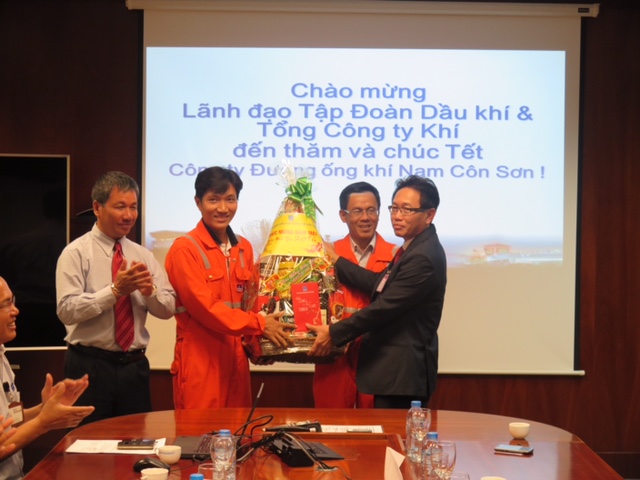 Đoàn lãnh đạo PVN và PV Gas đến thăm, làm việc và chúc Tết CNCNV tại các công trình khí Đoàn lãnh đạo PVN và PV Gas đến thăm, làm việc và chúc Tết CNCNV tại các công trình khí
