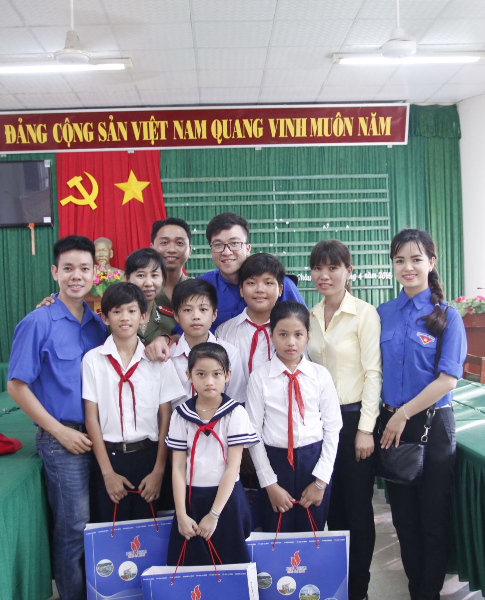 Thanh niên PV Gas với chương trình "Nghĩa tình biên giới hải đảo" năm 2016 Thanh niên PV Gas với chương trình "Nghĩa tình biên giới hải đảo" năm 2016