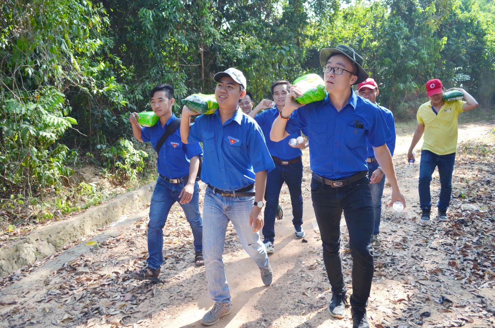 Thanh niên PV Gas với chương trình "Nghĩa tình biên giới hải đảo" năm 2016 Thanh niên PV Gas với chương trình "Nghĩa tình biên giới hải đảo" năm 2016