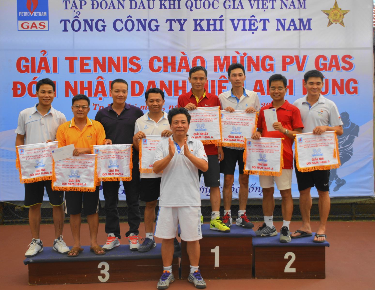 Giải Tennis chào mừng Lễ Đón nhận Danh hiệu Anh hùng Lao động