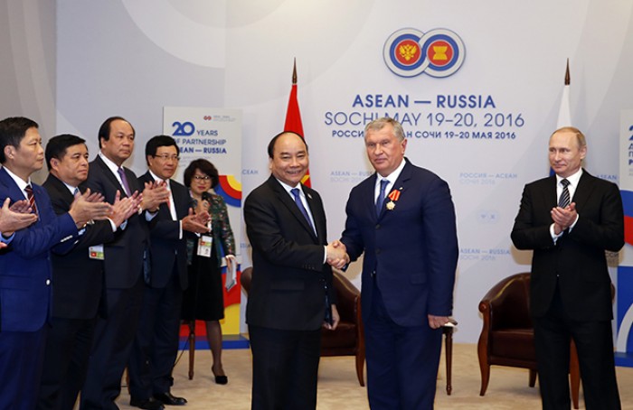 Tổng thống Putin tặng Huân chương Hữu nghị LB Nga cho Chủ tịch HĐTV PVN Nguyễn Quốc Khánh