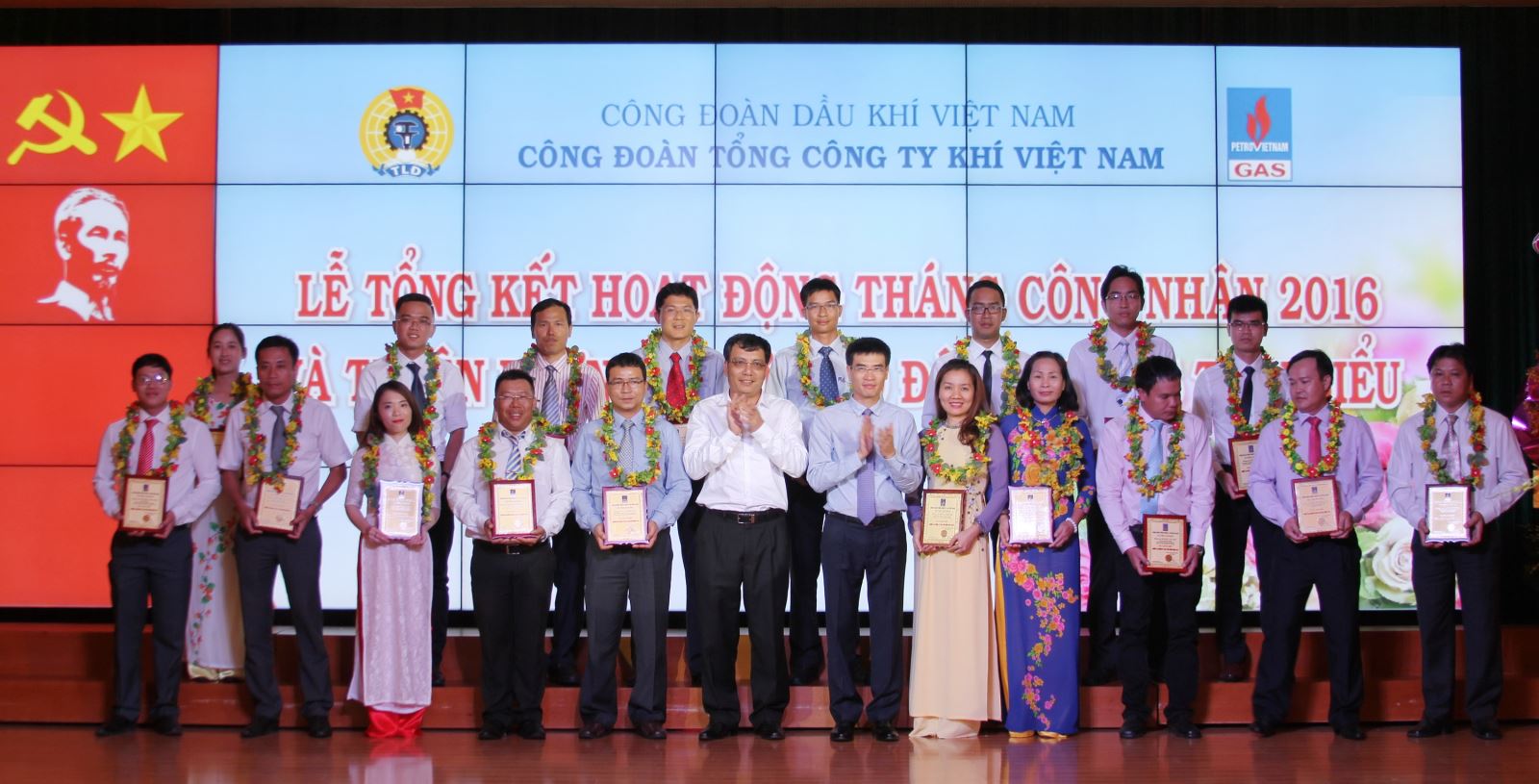 Lễ Tổng kết Tháng Công nhân và Tôn vinh Người Lao động PV GAS tiêu biểu 2016 Lễ Tổng kết Tháng Công nhân và Tôn vinh Người Lao động PV GAS tiêu biểu 2016