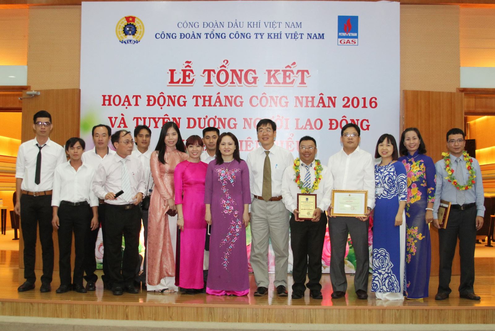 Lễ Tổng kết Tháng Công nhân và Tôn vinh Người Lao động PV GAS tiêu biểu 2016 Lễ Tổng kết Tháng Công nhân và Tôn vinh Người Lao động PV GAS tiêu biểu 2016