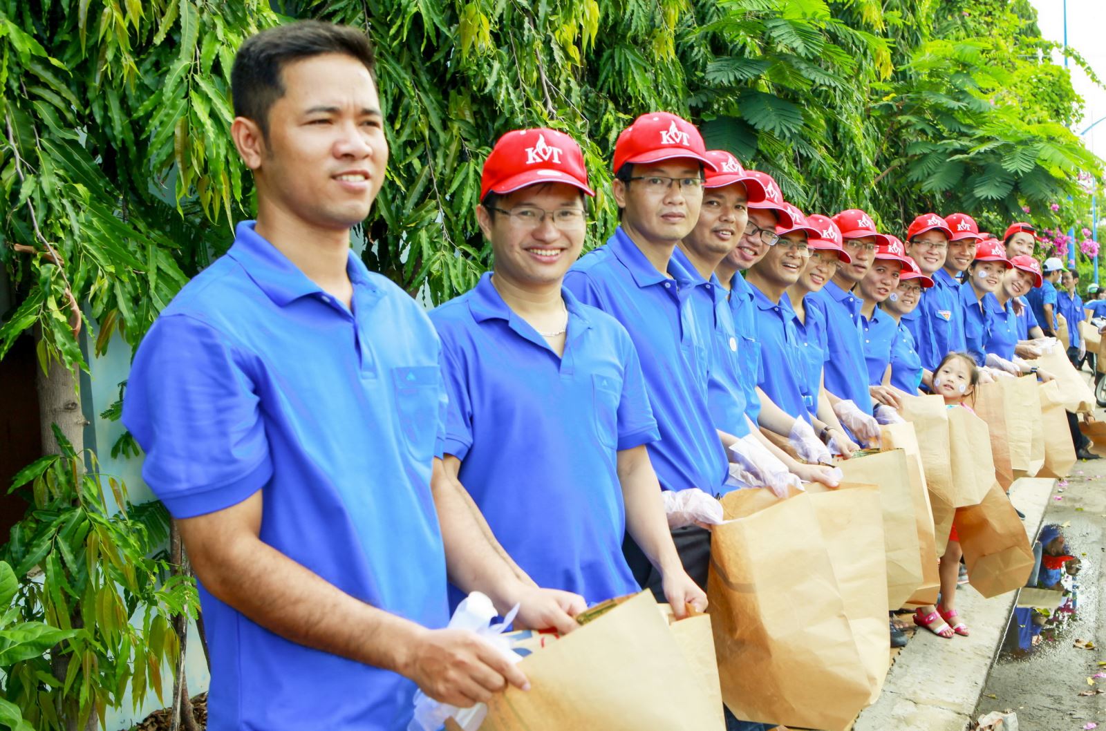 Chương trình đạp xe cổ động và dọn dẹp bãi biển của Đoàn cơ sở CNG Việt Nam Chương trình đạp xe cổ động và dọn dẹp bãi biển của Đoàn cơ sở CNG Việt Nam