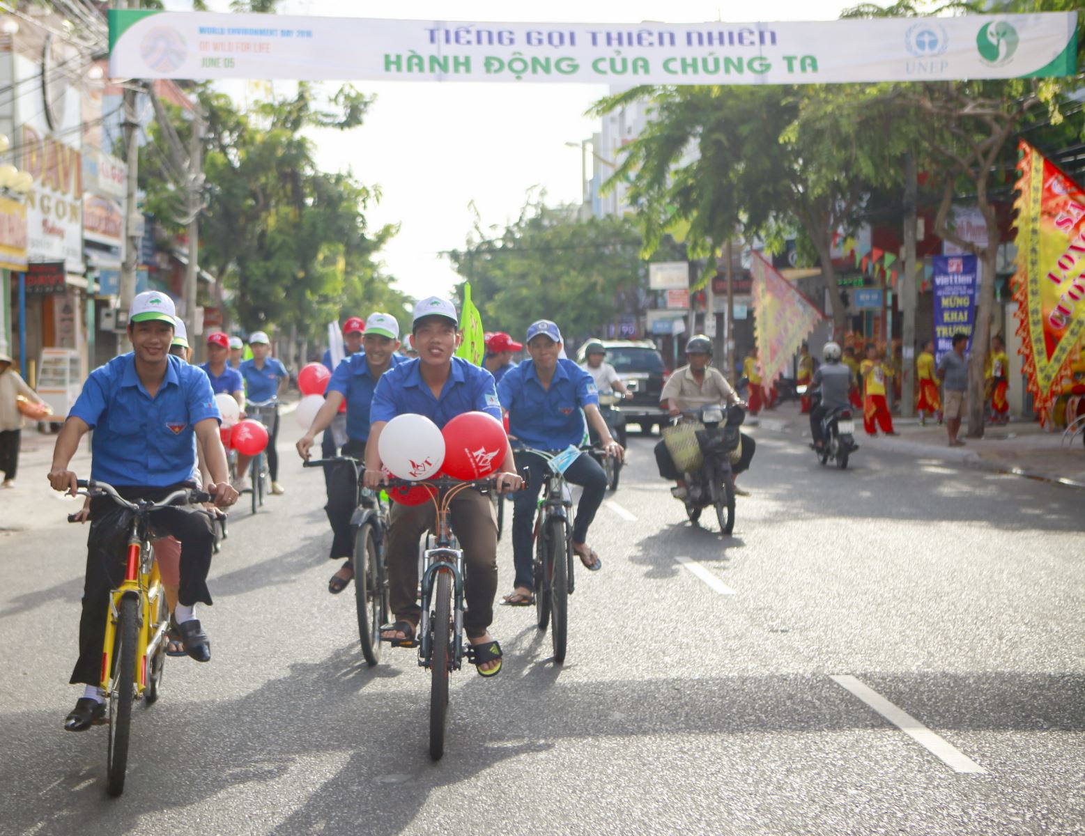 Chương trình đạp xe cổ động và dọn dẹp bãi biển của Đoàn cơ sở CNG Việt Nam Chương trình đạp xe cổ động và dọn dẹp bãi biển của Đoàn cơ sở CNG Việt Nam