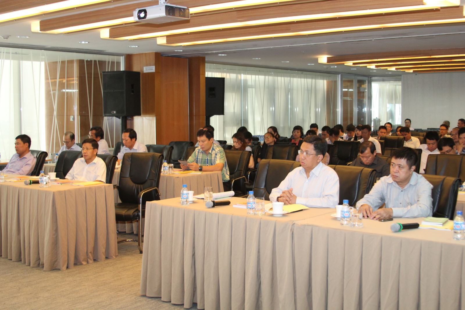 Đưa Nghị quyết Đại hội XII của Đảng vào cuộc sống: Ngành Dầu khí hành động và vận dụng sáng tạo Đưa Nghị quyết Đại hội XII của Đảng vào cuộc sống: Ngành Dầu khí hành động và vận dụng sáng tạo