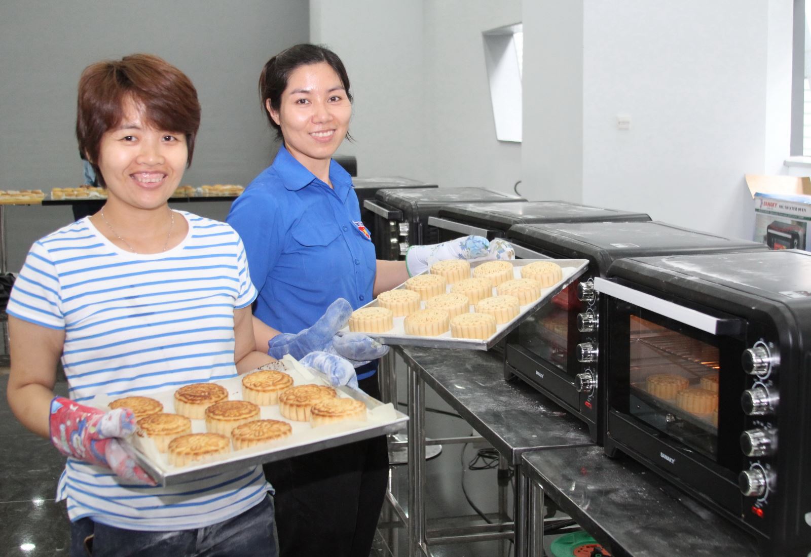 Đoàn Thanh niên PV GAS tiếp tục Chương trình “Tặng bánh Trung thu 2016”