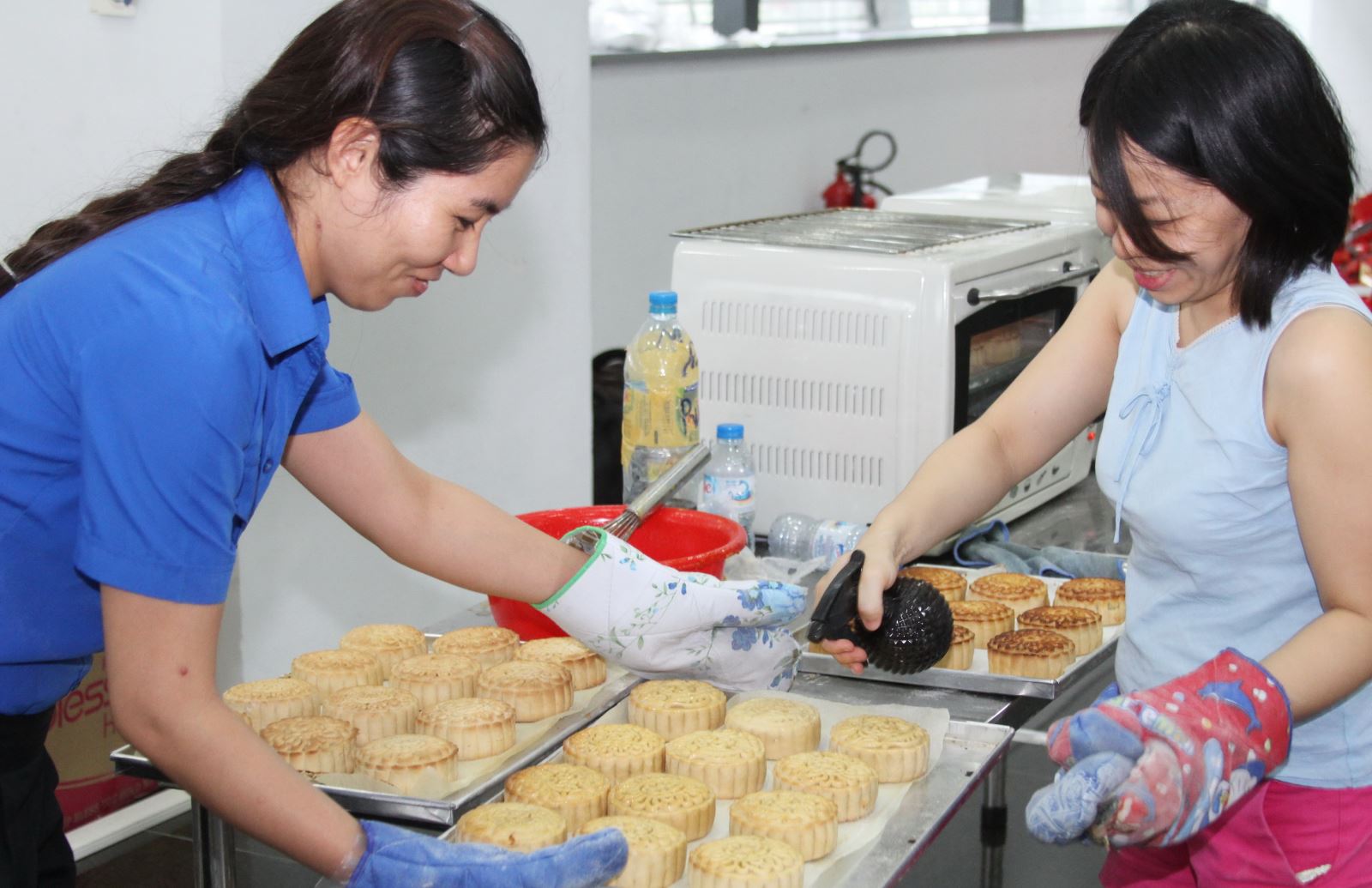 Đoàn Thanh niên PV GAS tiếp tục Chương trình “Tặng bánh Trung thu 2016”