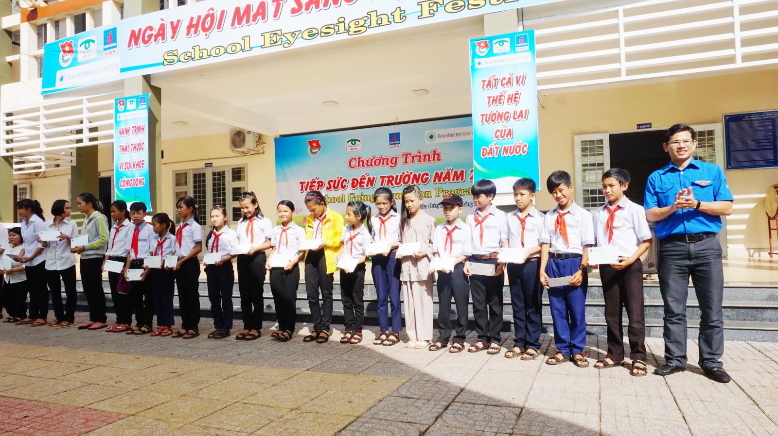 Đoàn Thanh niên PV GAS chào đón Năm học mới 2016 – 2017 Đoàn Thanh niên PV GAS chào đón Năm học mới 2016 – 2017