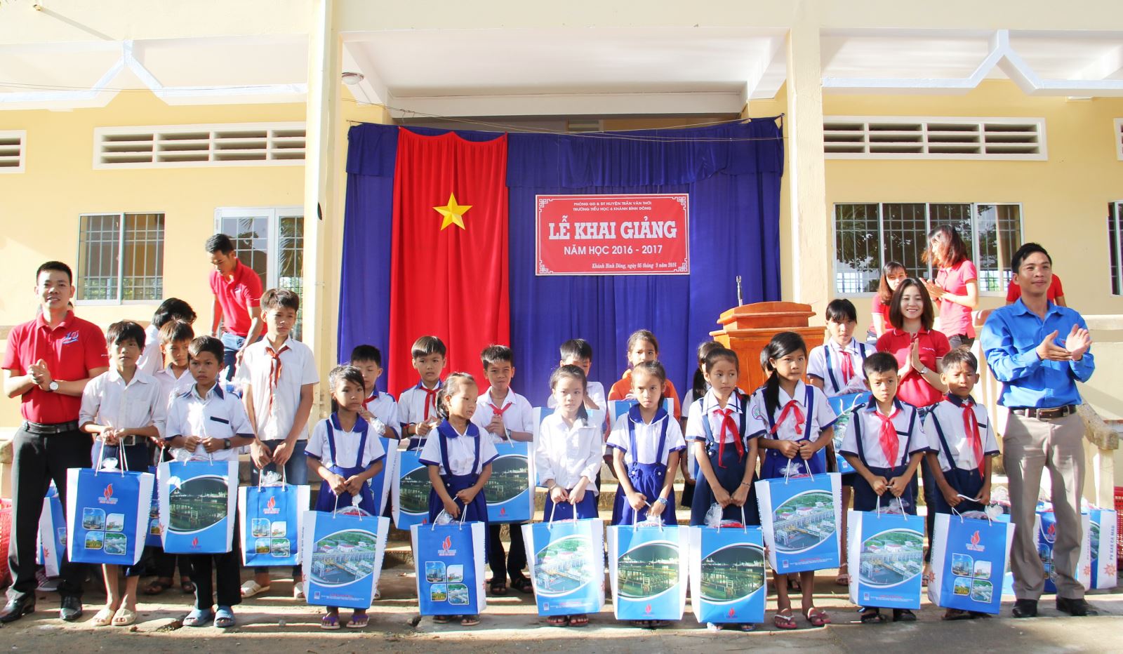 Đoàn Thanh niên PV GAS chào đón Năm học mới 2016 – 2017 Đoàn Thanh niên PV GAS chào đón Năm học mới 2016 – 2017