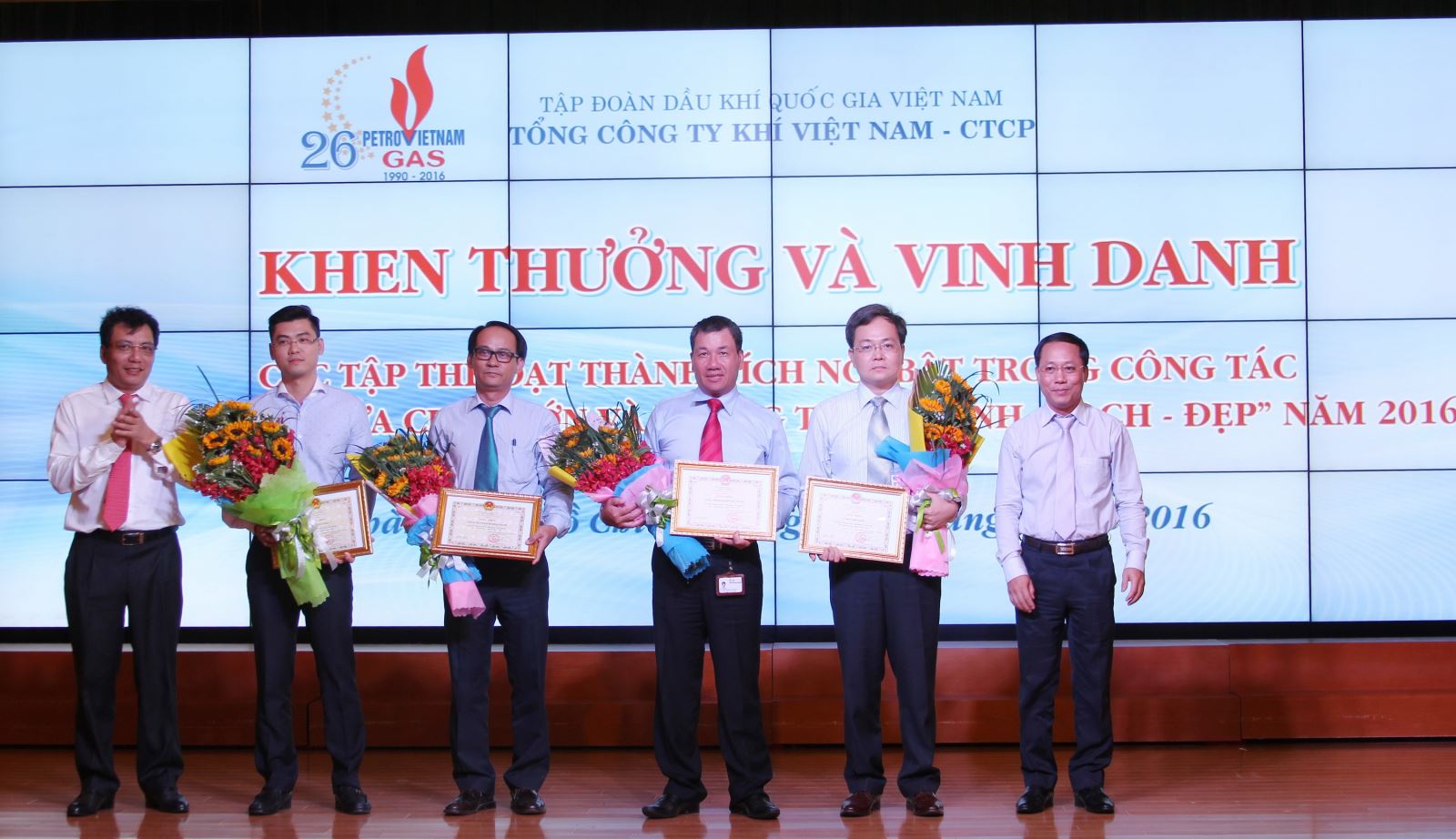Chào mừng PV GAS 26 năm xây dựng và phát triển: Khen thưởng các đơn vị đạt thành tích xuất sắc trong Phong trào thi đua