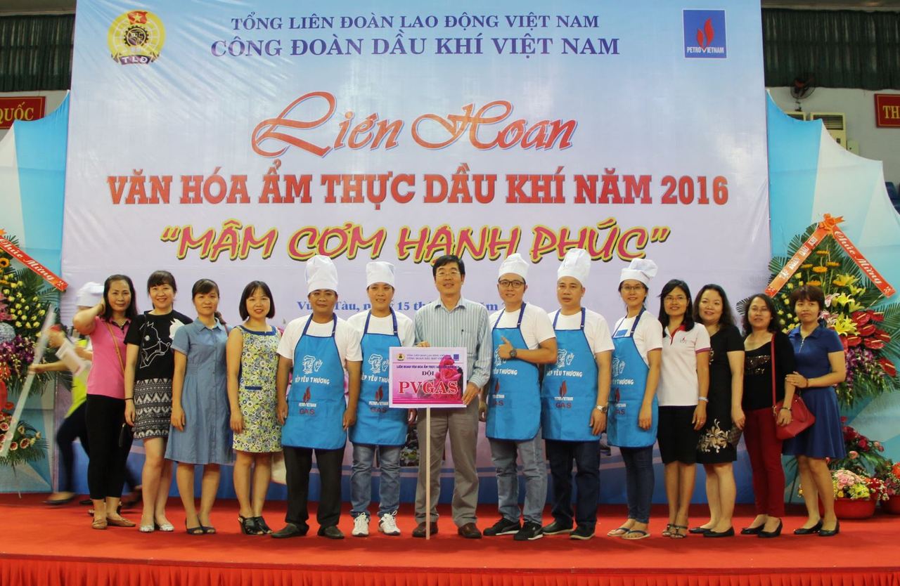 "Mâm cơm thắp lửa yêu thương" của PV GAS chào 20/10