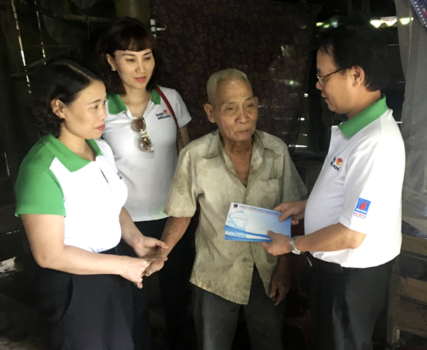 Công ty Cổ phần kinh doanh khí Miền Nam hướng về đồng bào miền Trung Công ty Cổ phần kinh doanh khí Miền Nam hướng về đồng bào miền Trung