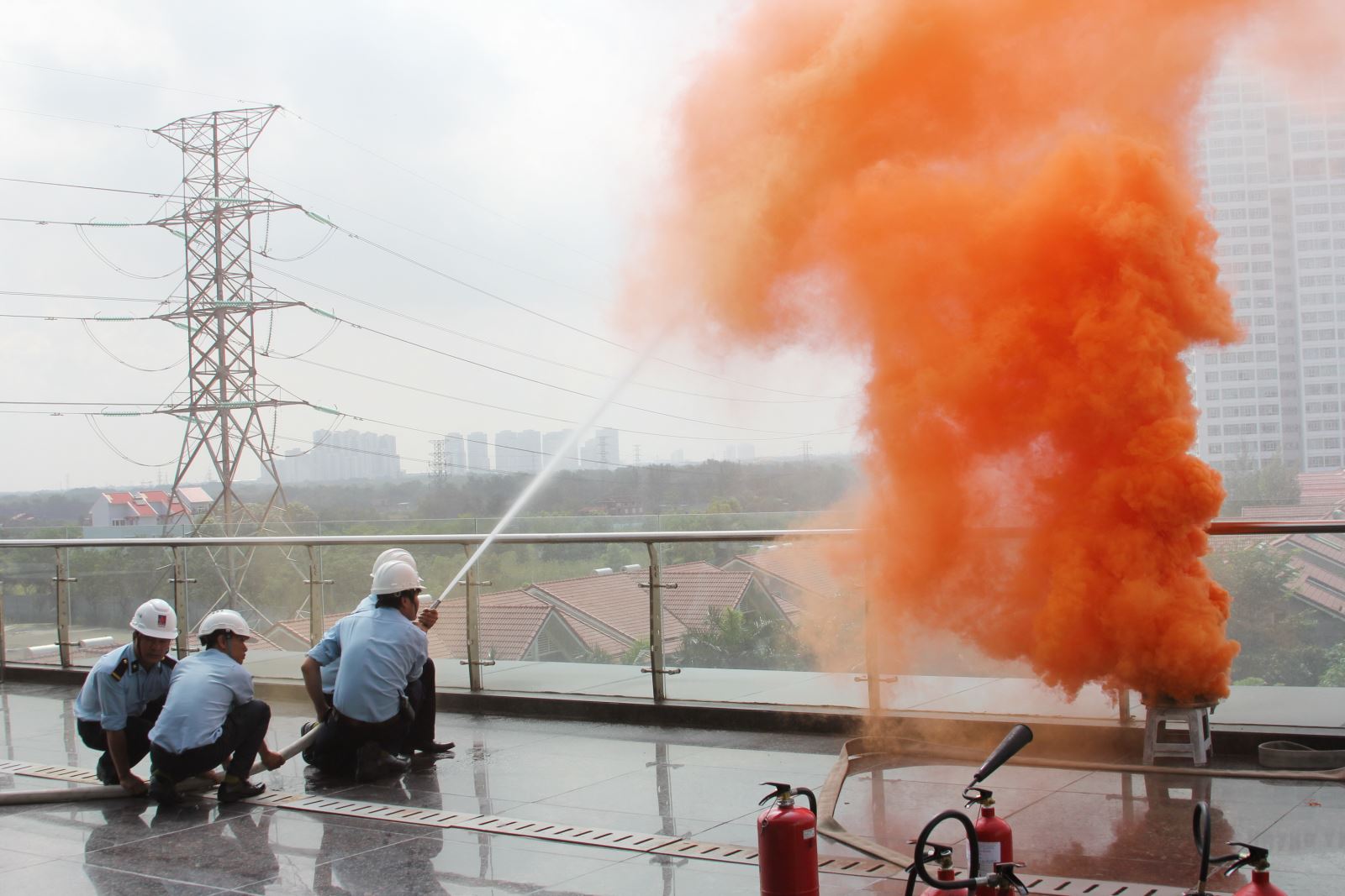 Diễn tập phương án chữa cháy, cứu nạn, cứu hộ tại tòa nhà PV GAS Tower