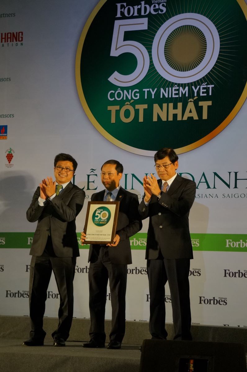PV GAS nhận Chứng nhận Top 50 công ty niêm yết tốt nhất trên thị trường chứng khoán Việt Nam năm 2016 PV GAS nhận Chứng nhận Top 50 công ty niêm yết tốt nhất trên thị trường chứng khoán Việt Nam năm 2016