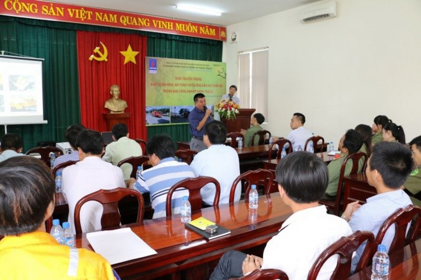 Xí nghiệp phân phối Khí Thấp Áp Nhơn Trạch tổ chức diễn tập PCCC và ứng cứu sự cố tràn đổ hóa chất tại Nhơn Trạch năm 2016