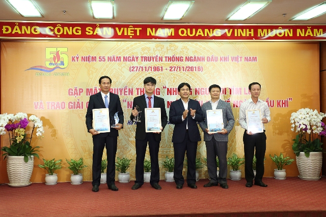 Vinh quang thuộc về tất cả các thế hệ Người đi tìm lửa