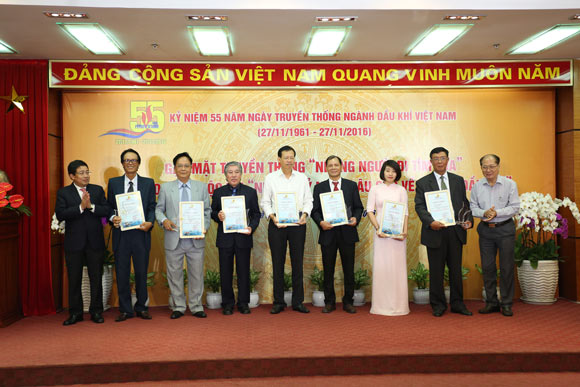Vinh quang thuộc về tất cả các thế hệ Người đi tìm lửa