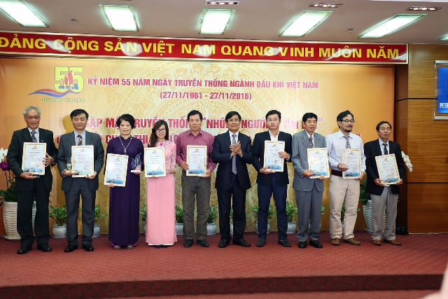 Vinh quang thuộc về tất cả các thế hệ Người đi tìm lửa
