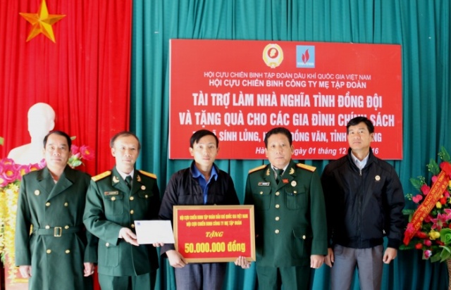 Hội CCB Công ty Mẹ - Tập đoàn Dầu khí Việt Nam tri ân các gia đình chính sách tại Hà Giang Hội CCB Công ty Mẹ - Tập đoàn Dầu khí Việt Nam tri ân các gia đình chính sách tại Hà Giang
