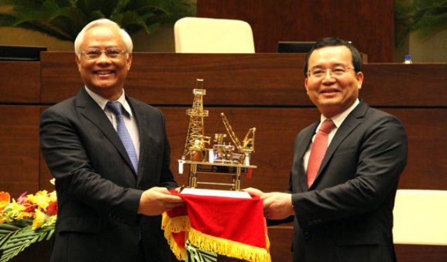 Phó Chủ tịch Quốc hội Uông Chu Lưu gặp mặt người lao động Dầu khí tiêu biểu Phó Chủ tịch Quốc hội Uông Chu Lưu gặp mặt người lao động Dầu khí tiêu biểu