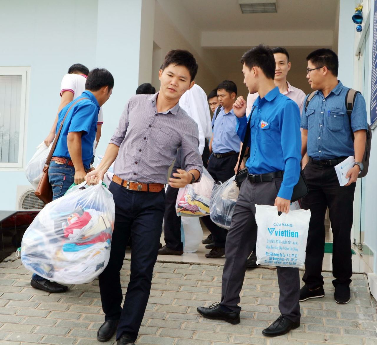 Thực hiện công tác an sinh xã hội mừng Tết Đinh Dậu