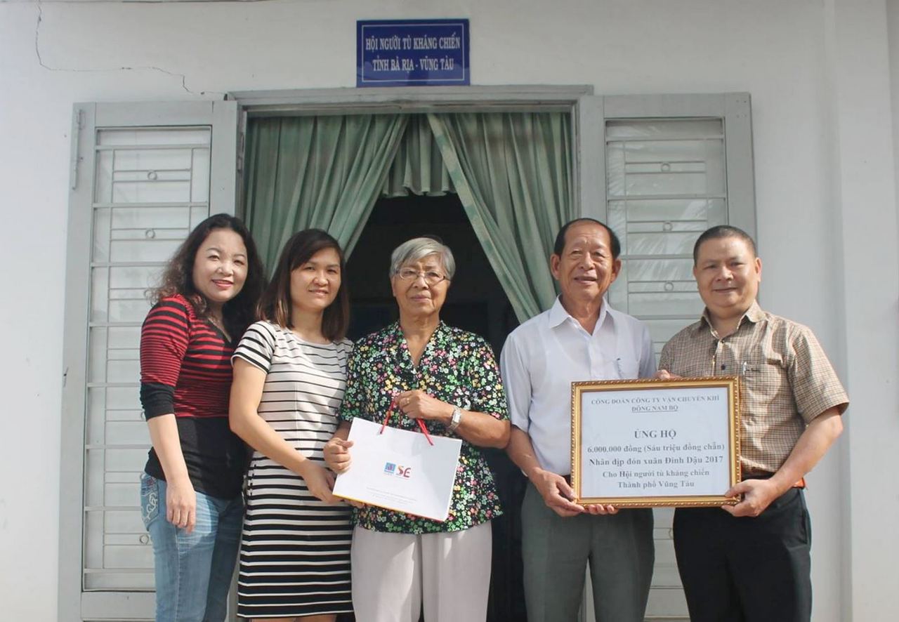 Thực hiện công tác an sinh xã hội mừng Tết Đinh Dậu