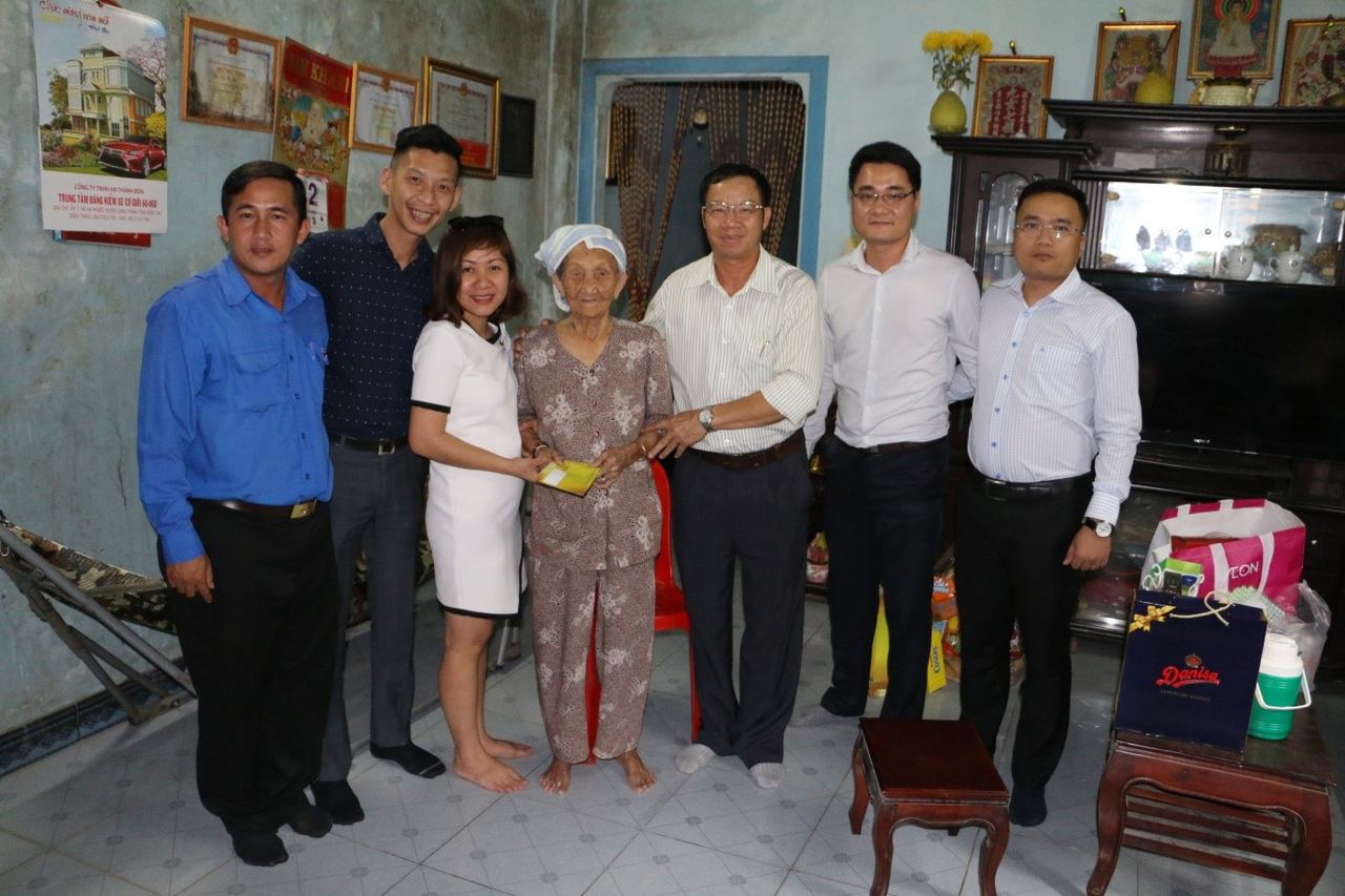 Thực hiện công tác an sinh xã hội mừng Tết Đinh Dậu