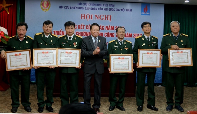 Phát huy truyền thống “Bộ đội Cụ Hồ” và bản lĩnh, trí tuệ dầu khí Phát huy truyền thống “Bộ đội Cụ Hồ” và bản lĩnh, trí tuệ dầu khí