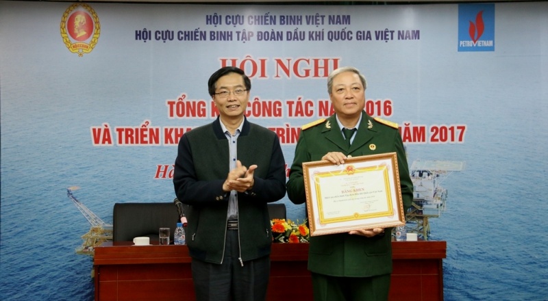 Phát huy truyền thống “Bộ đội Cụ Hồ” và bản lĩnh, trí tuệ dầu khí Phát huy truyền thống “Bộ đội Cụ Hồ” và bản lĩnh, trí tuệ dầu khí
