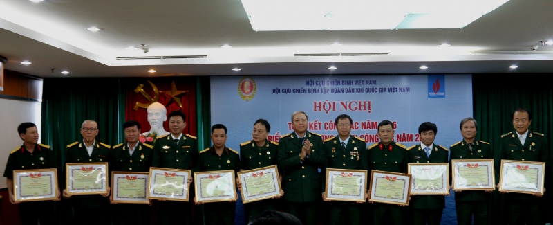 Phát huy truyền thống “Bộ đội Cụ Hồ” và bản lĩnh, trí tuệ dầu khí Phát huy truyền thống “Bộ đội Cụ Hồ” và bản lĩnh, trí tuệ dầu khí