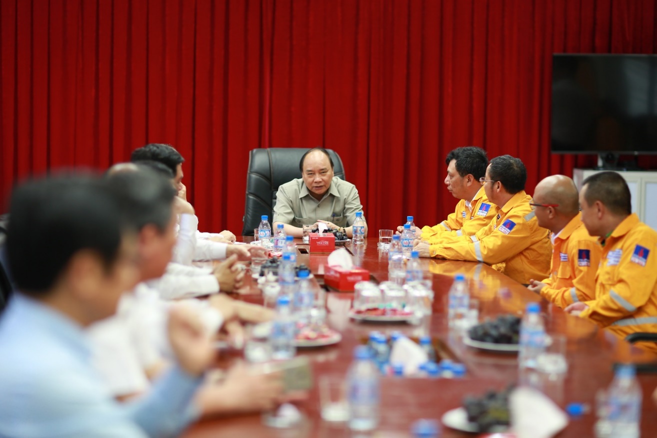 Thủ tướng Nguyễn Xuân Phúc thăm Xí nghiệp phân phối Khí Thấp Áp Miền Bắc Thủ tướng Nguyễn Xuân Phúc thăm Xí nghiệp phân phối Khí Thấp Áp Miền Bắc