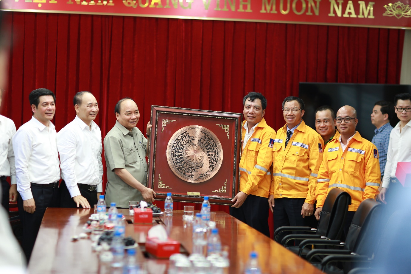 Thủ tướng Nguyễn Xuân Phúc thăm Xí nghiệp phân phối Khí Thấp Áp Miền Bắc Thủ tướng Nguyễn Xuân Phúc thăm Xí nghiệp phân phối Khí Thấp Áp Miền Bắc