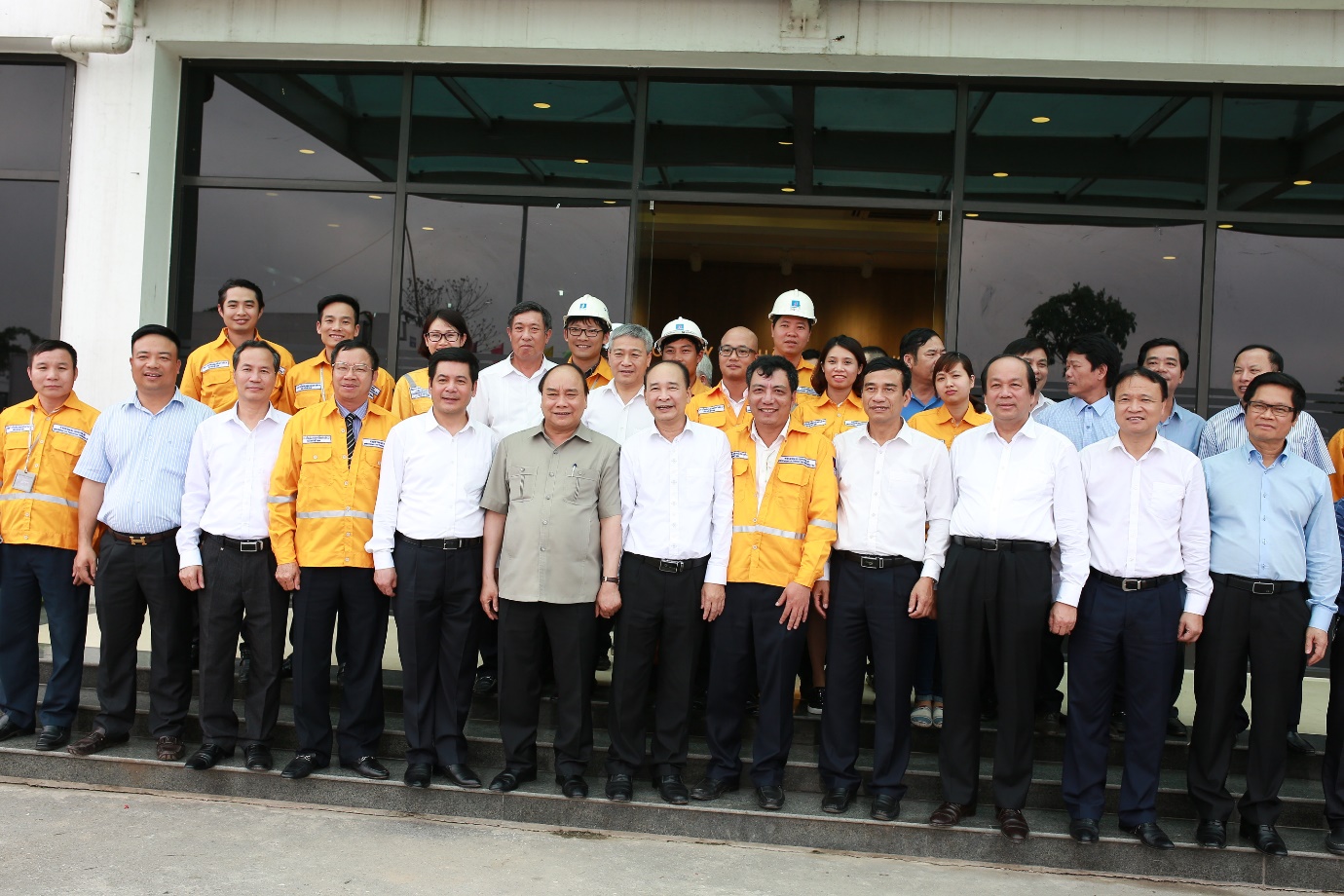 Thủ tướng Nguyễn Xuân Phúc thăm Xí nghiệp phân phối Khí Thấp Áp Miền Bắc Thủ tướng Nguyễn Xuân Phúc thăm Xí nghiệp phân phối Khí Thấp Áp Miền Bắc