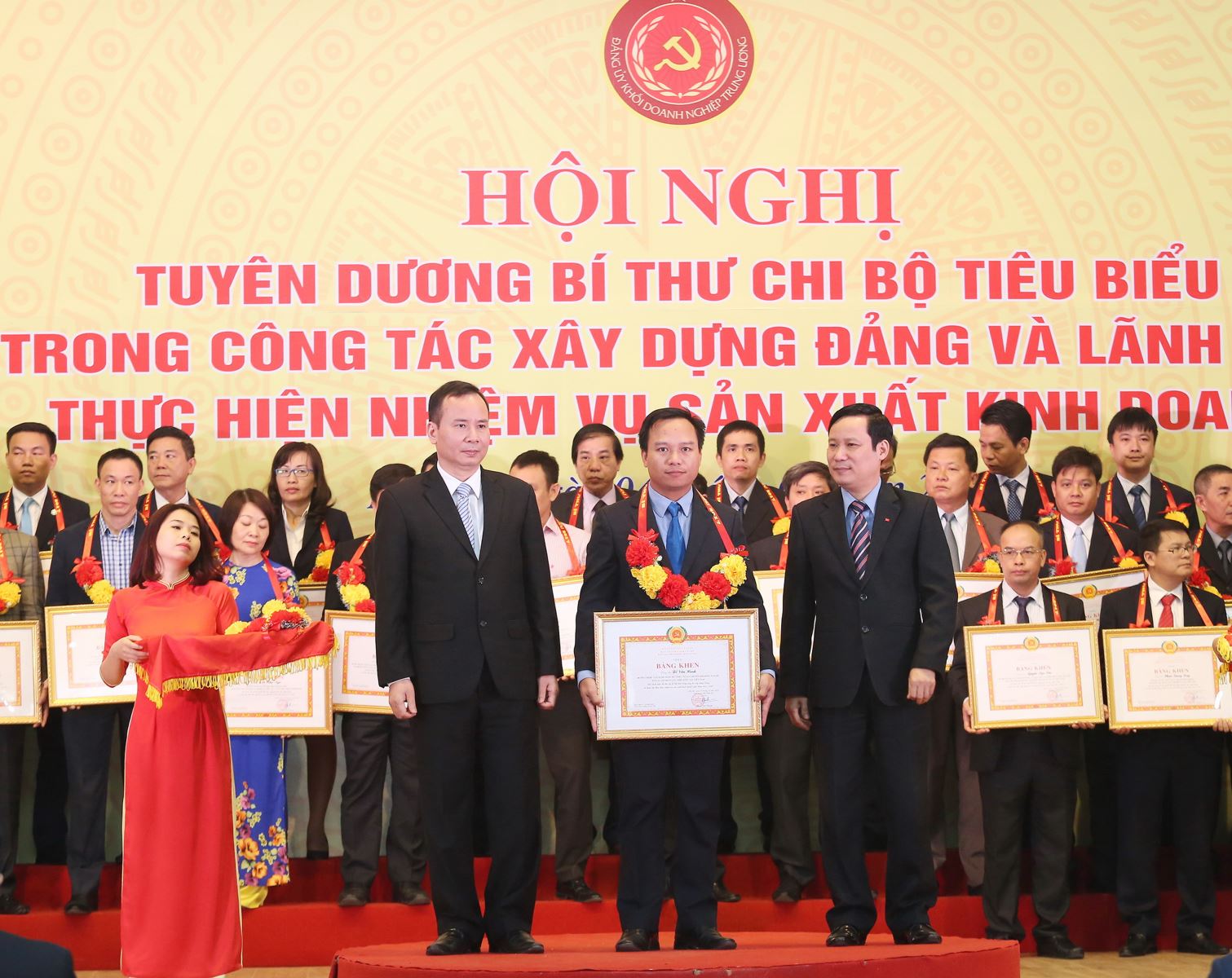 Đỗ Văn Hanh - Bí thư Chi bộ gương mẫu Đỗ Văn Hanh - Bí thư Chi bộ gương mẫu