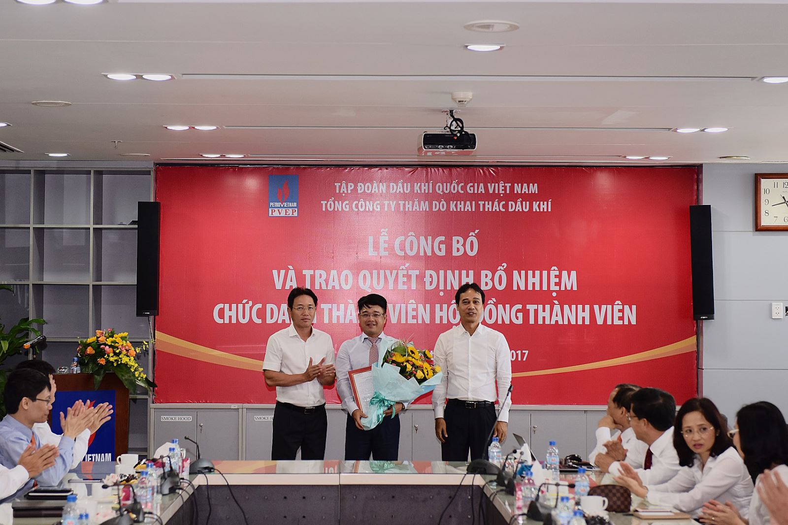 Tập đoàn Dầu khí Việt Nam trao các quyết định nhân sự Thành viên HĐTV PVEP Tập đoàn Dầu khí Việt Nam trao các quyết định nhân sự Thành viên HĐTV PVEP