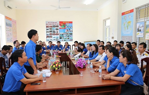 Thanh niên Vietsovpetro về nguồn “Vì biển đảo quê hương” Thanh niên Vietsovpetro về nguồn “Vì biển đảo quê hương”