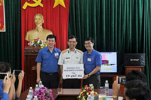 Thanh niên Vietsovpetro về nguồn “Vì biển đảo quê hương” Thanh niên Vietsovpetro về nguồn “Vì biển đảo quê hương”