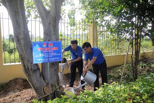 Thanh niên Vietsovpetro về nguồn “Vì biển đảo quê hương” Thanh niên Vietsovpetro về nguồn “Vì biển đảo quê hương”