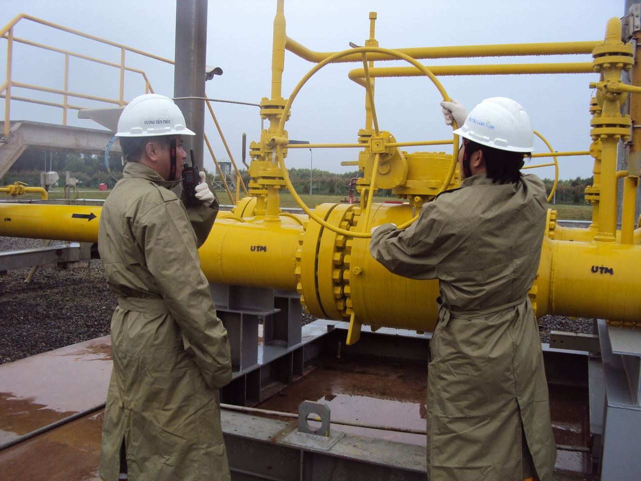 PV GAS ứng phó với cơn bão gần trên Biển Đông (bão Tembin) PV GAS ứng phó với cơn bão gần trên Biển Đông (bão Tembin)