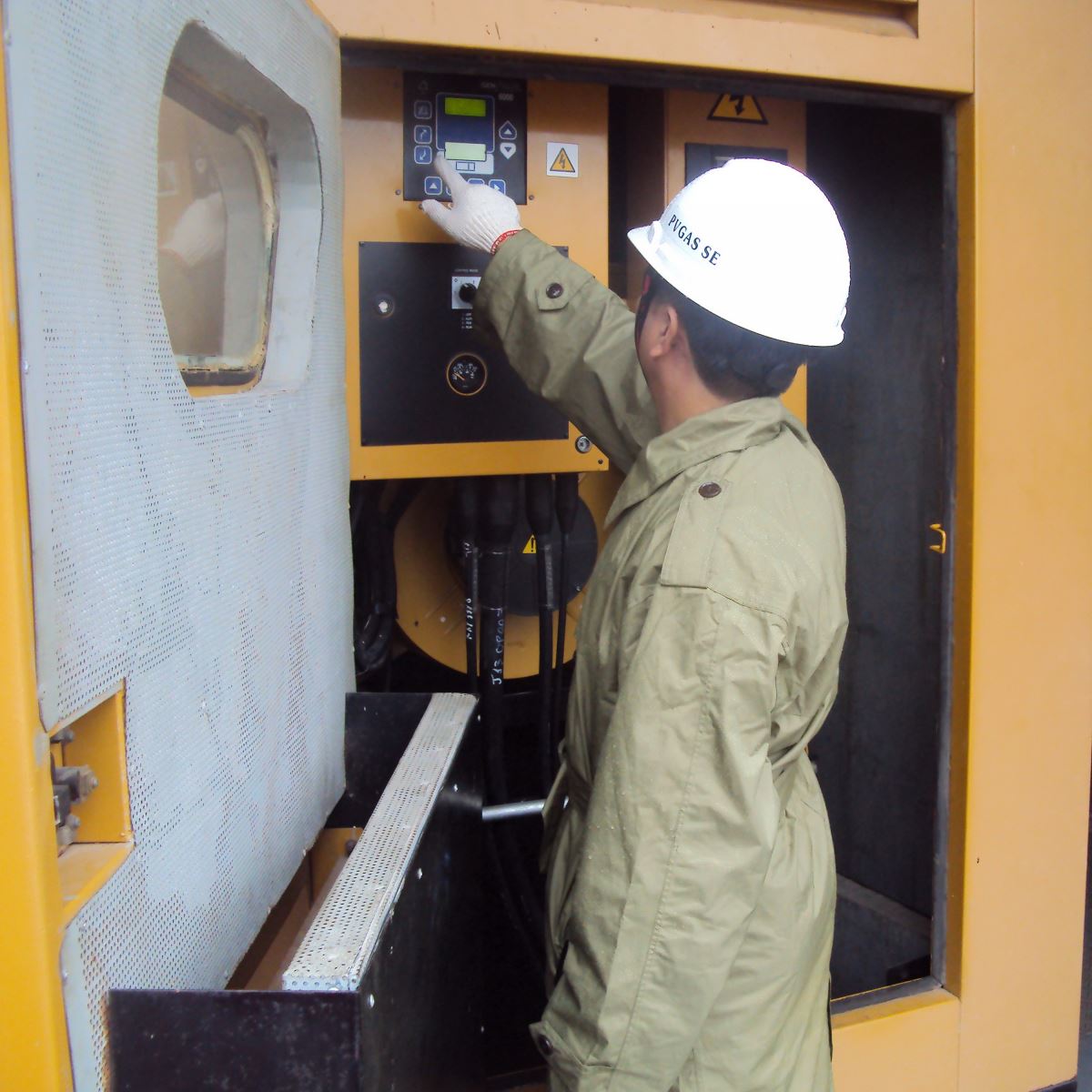 PV GAS ứng phó với cơn bão gần trên Biển Đông (bão Tembin) PV GAS ứng phó với cơn bão gần trên Biển Đông (bão Tembin)
