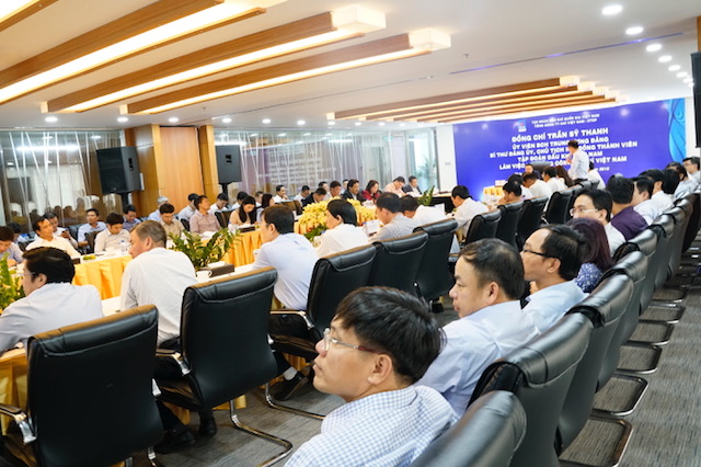 Chủ tịch HĐTV PVN Trần Sỹ Thanh đến thăm và làm việc tại PV GAS